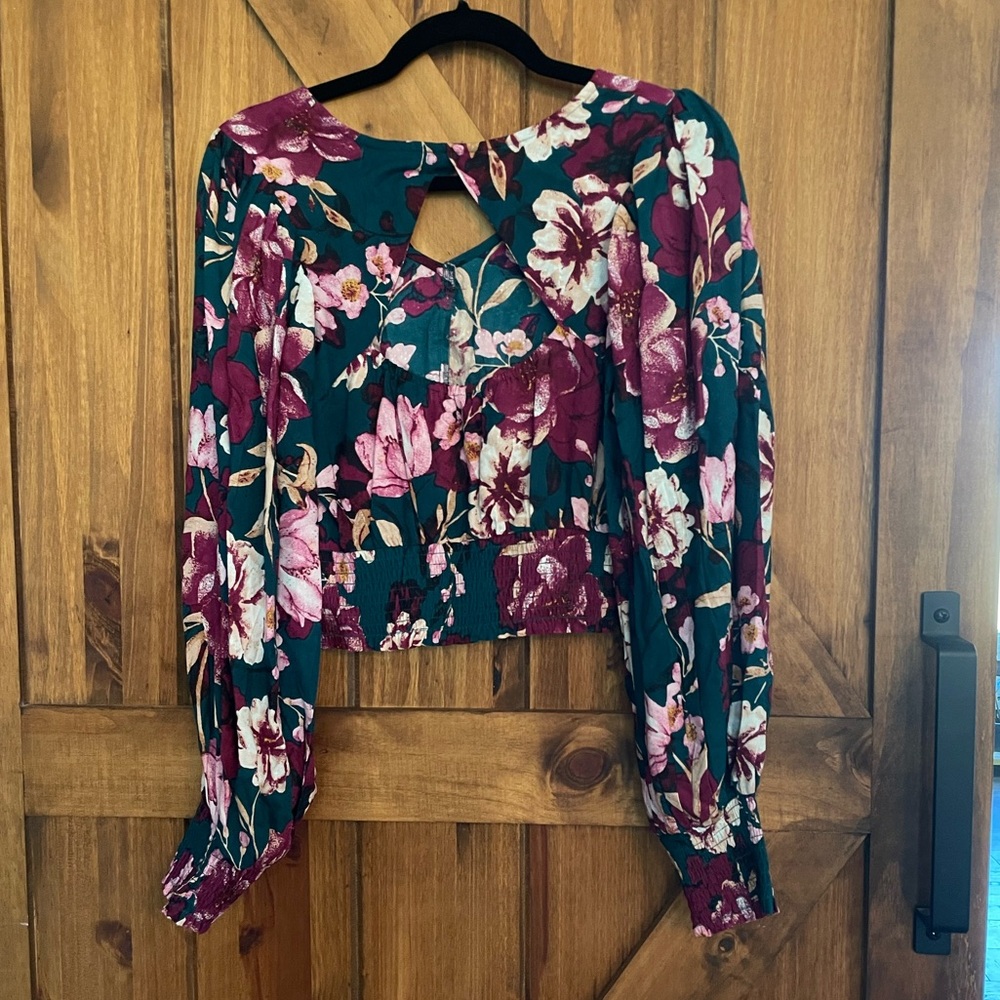Band of the Free Aimee Pine Floral Long Sleeve Crop Top - Picture 3 of 4